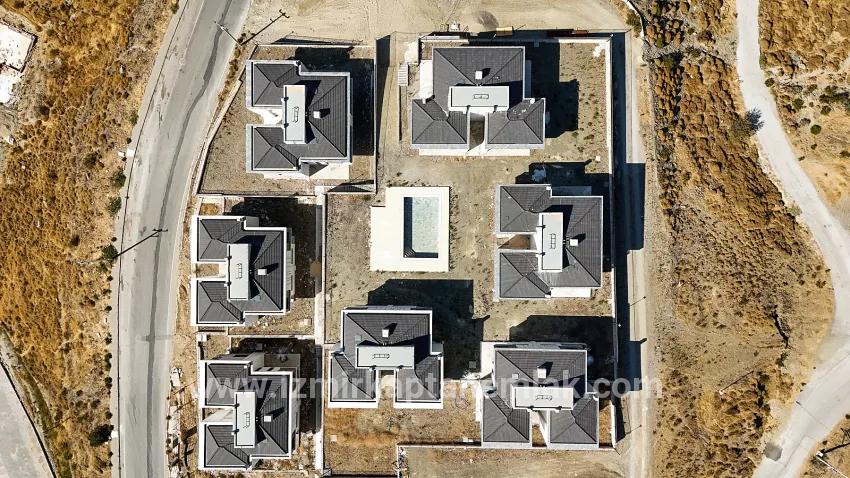Seferihisar Turabiye Mah. Satılık 3+2 Villa - 240 m²