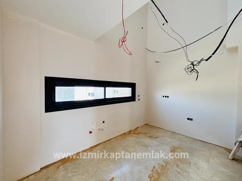 Seferihisar Turabiye Mah. Satılık 3+2 Villa - 240 m²