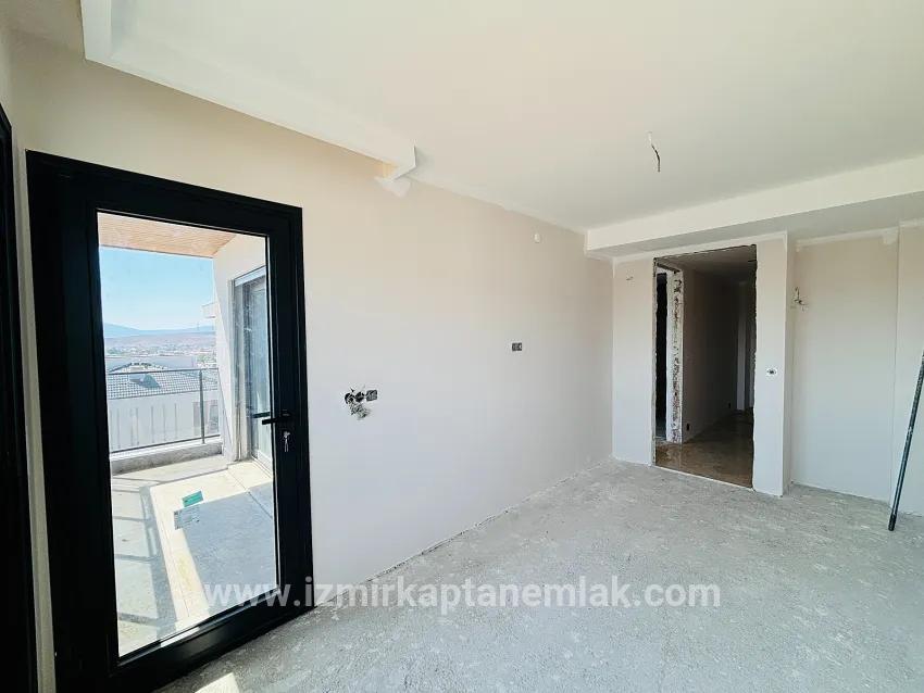Seferihisar Turabiye Mah. Satılık 3+2 Villa - 240 m²