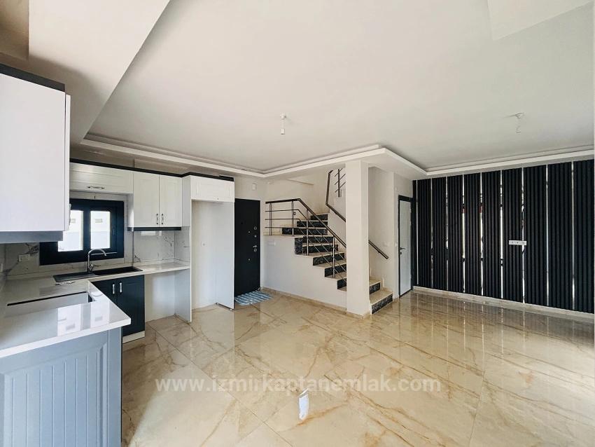 Seferihisar Doğanbey'de Deniz Manzaralı Kat Mülkiyetli 4+1 Satılık Villa