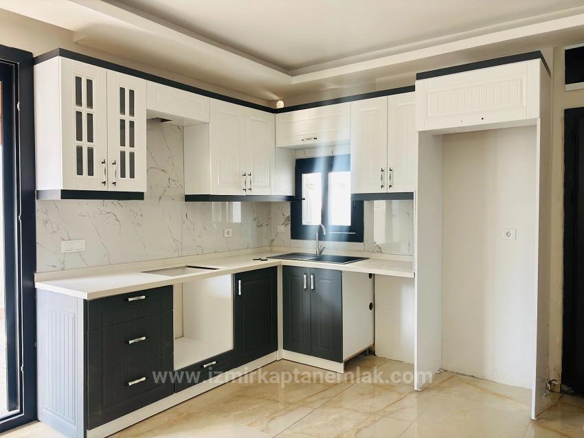 Seferihisar Doğanbey'de Deniz Manzaralı Kat Mülkiyetli 4+1 Satılık Villa