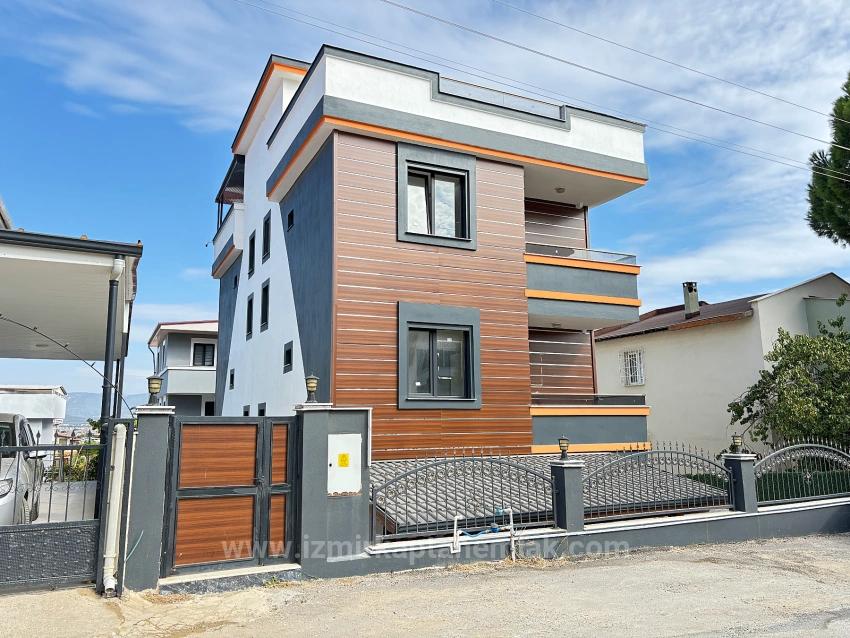 Seferihisar Doğanbey'de Deniz Manzaralı Kat Mülkiyetli 4+1 Satılık Villa