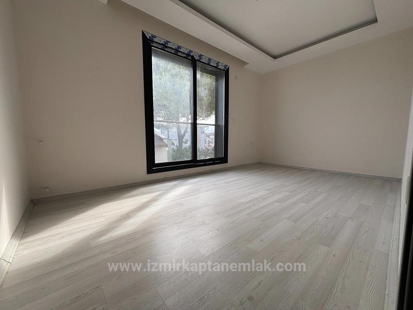 Seferihisar Doğanbey'de Deniz Manzaralı Kat Mülkiyetli 4+1 Satılık Villa