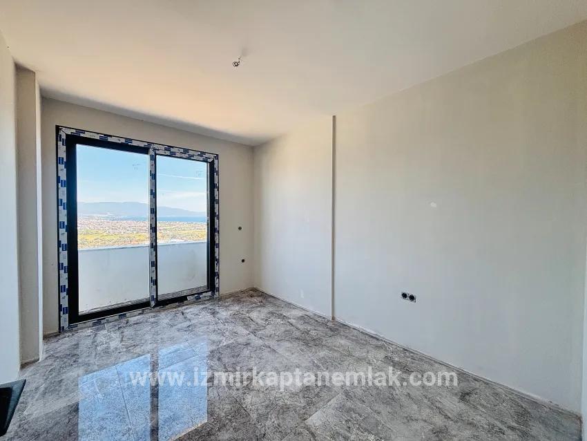 Seferihisar Doğanbey Atatürk Mah. Satılık 2+1 Yazlık - 115 m²