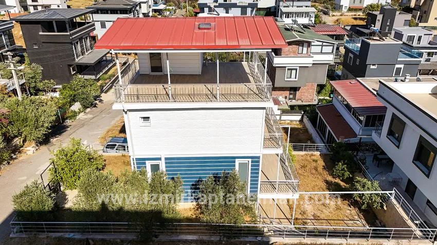 Seferihisar Doğanbey Atatürk Mah. Satılık 3+2 Yazlık - 160 m²