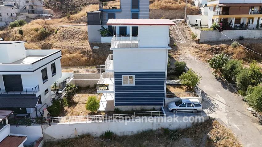 Seferihisar Doğanbey Atatürk Mah. Satılık 3+2 Yazlık - 160 m²