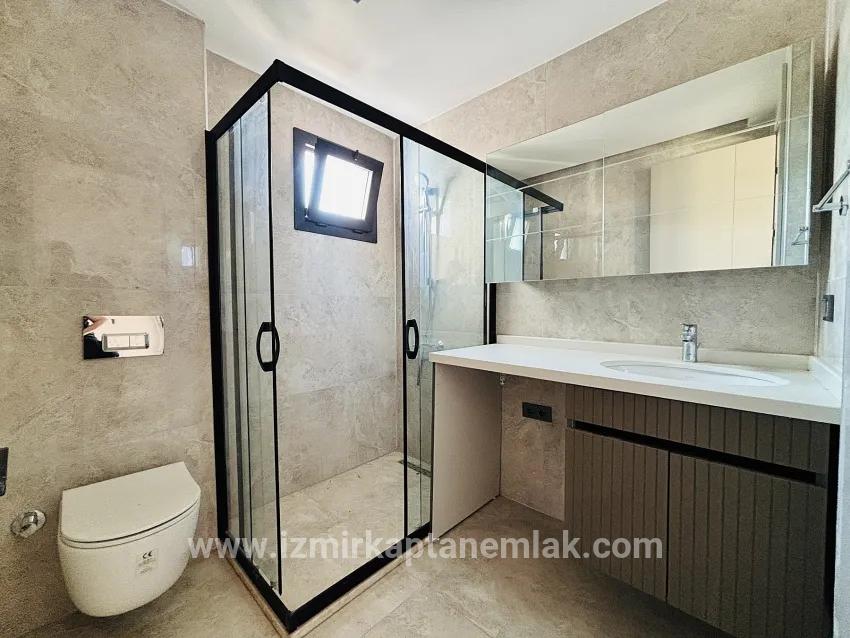 Seferihisar Necat Hepkon Mah. Satılık 3+1 Daire - 160 m²