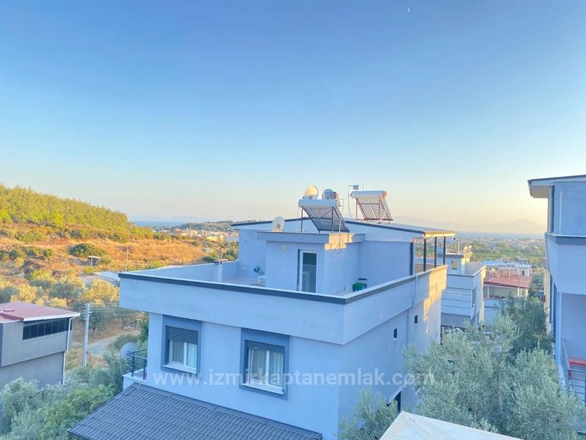 Seferihisar Ürkmez'de Bahçeli Havadar 3+1 Satılık Villa