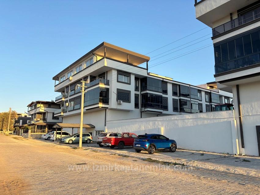 Seferihisar Ürkmez'de Ayrı Mutfak 130 M² 3+1 Asansörlü Satılık Daire