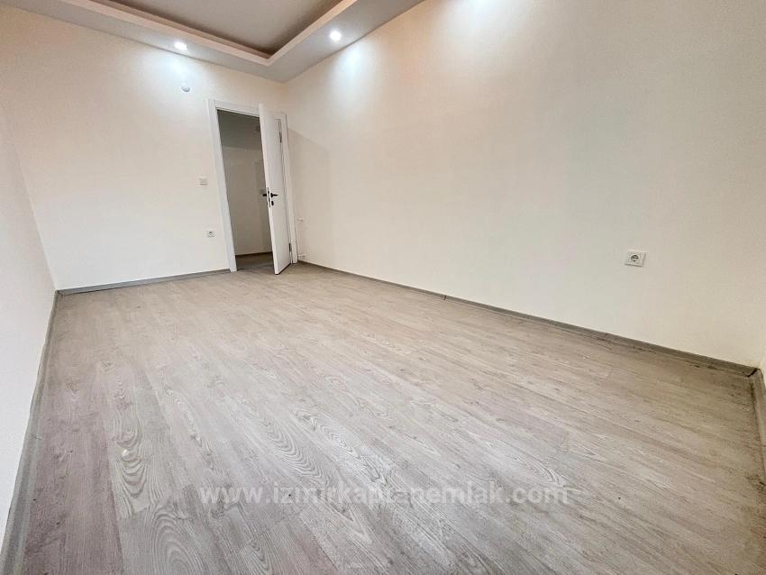 Seferihisar Ürkmez'de Ayrı Mutfak 130 M² 3+1 Asansörlü Satılık Daire