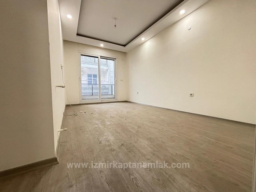 Seferihisar Ürkmez'de Ayrı Mutfak 130 M² 3+1 Asansörlü Satılık Daire