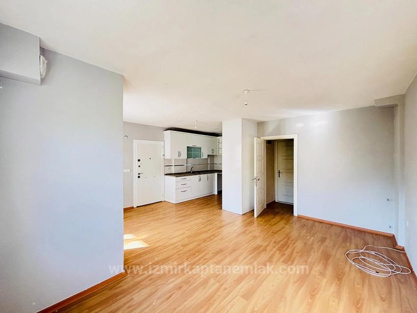 Seferihisar Doğanbey'de Müstakil Otoparklı Bahçeli 4+1 Satılık Tripleks