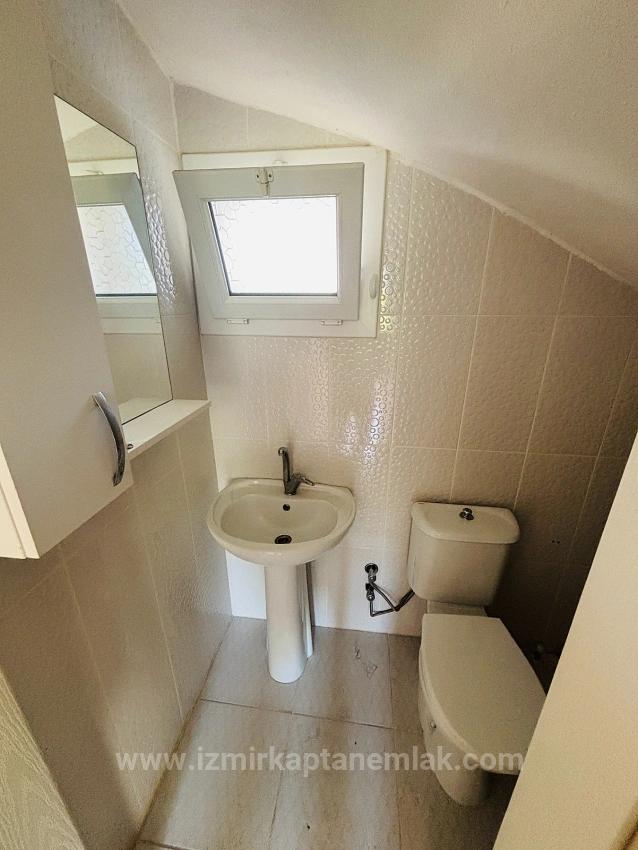 Seferihisar Doğanbey'de Müstakil Otoparklı Bahçeli 4+1 Satılık Tripleks