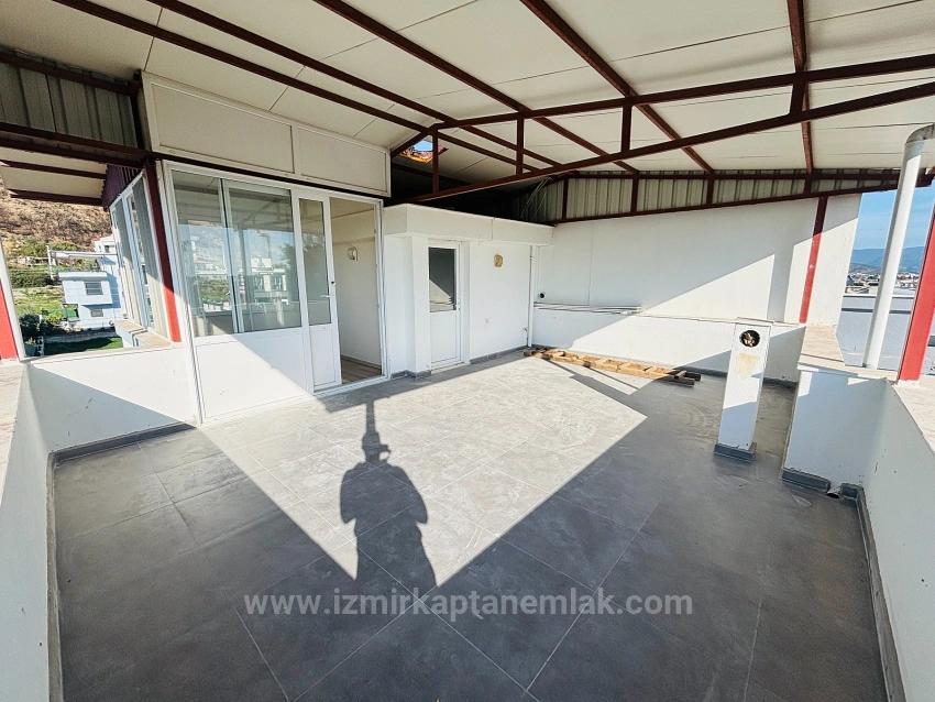 Seferihisar Doğanbey'de Müstakil Otoparklı Bahçeli 4+1 Satılık Tripleks