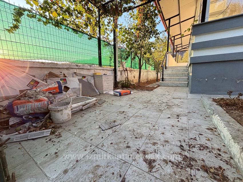 Seferihisar Doğanbey'de Müstakil Otoparklı Bahçeli 4+1 Satılık Tripleks