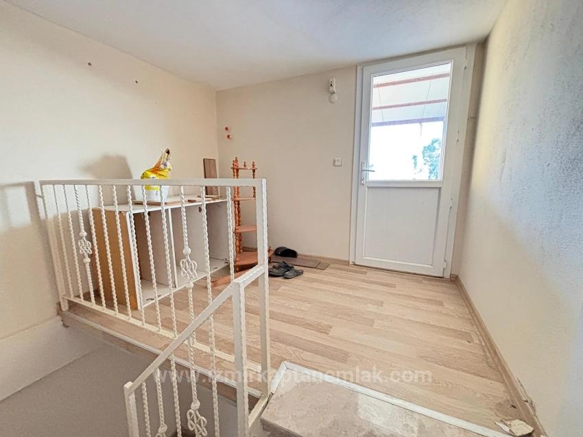 Seferihisar Doğanbey'de Müstakil Otoparklı Bahçeli 4+1 Satılık Tripleks