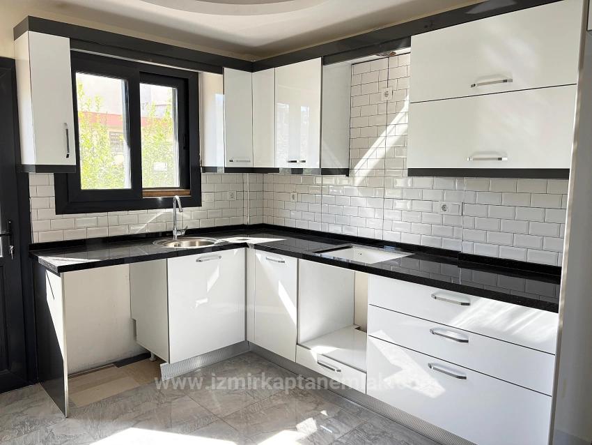 Seferihisar Doğanbey Merkezde Geniş Yapılı Ferah 3+1 Satılık Villa