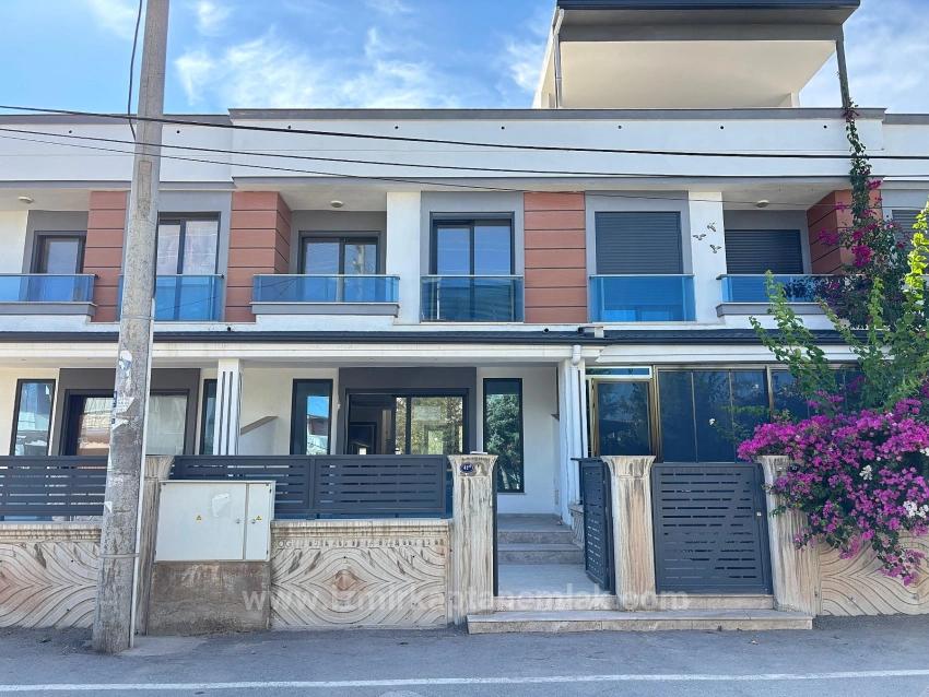 Seferihisar Doğanbey Merkezde Geniş Yapılı Ferah 3+1 Satılık Villa