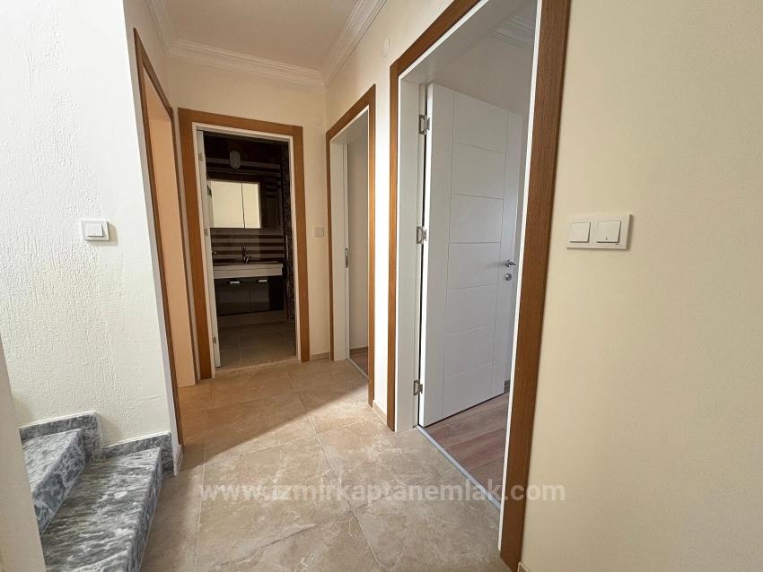 Seferihisar Doğanbey Merkezde Geniş Yapılı Ferah 3+1 Satılık Villa