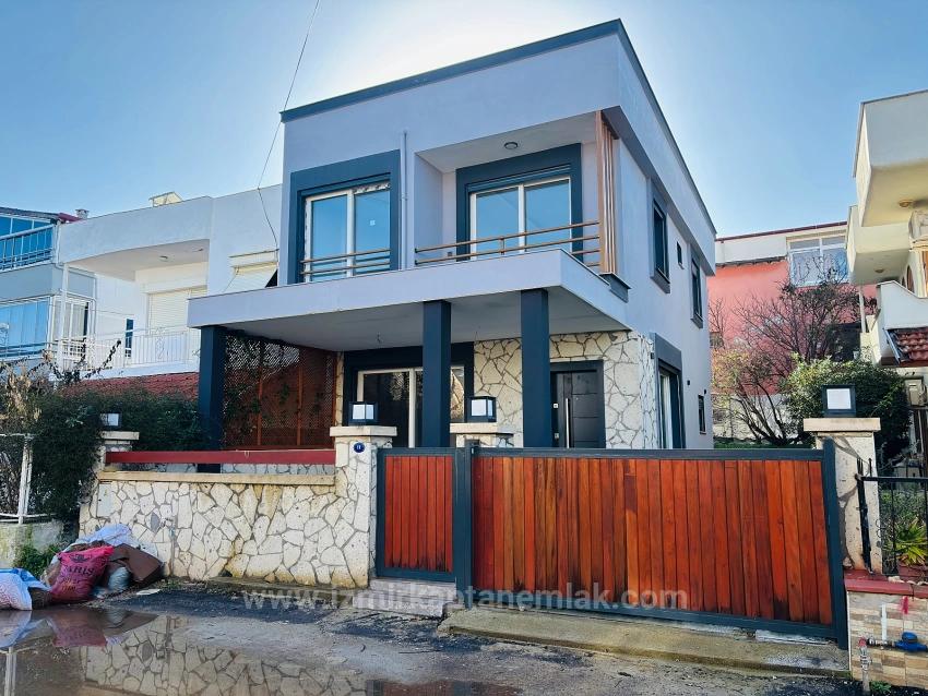 Seferihisar Payamlı Merkezde Müstakil Ferah Yapılı Satılık 3+1 Villa