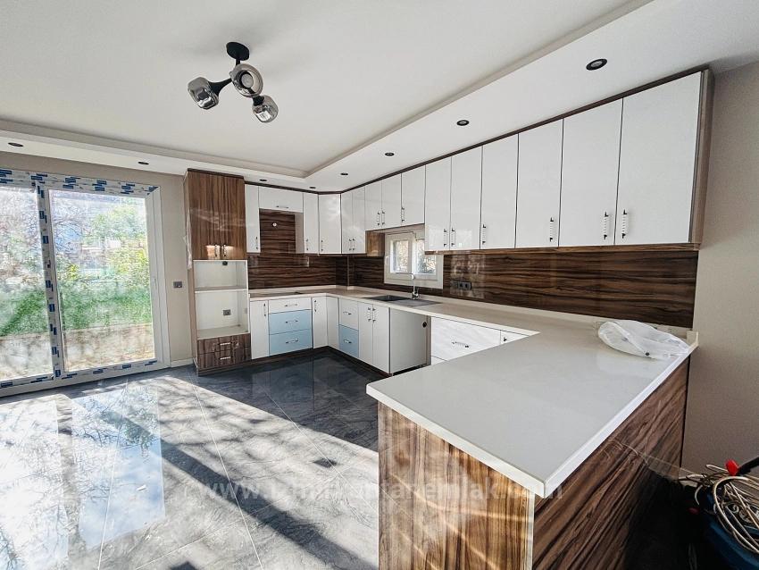 Seferihisar Payamlı Merkezde Müstakil Ferah Yapılı Satılık 3+1 Villa