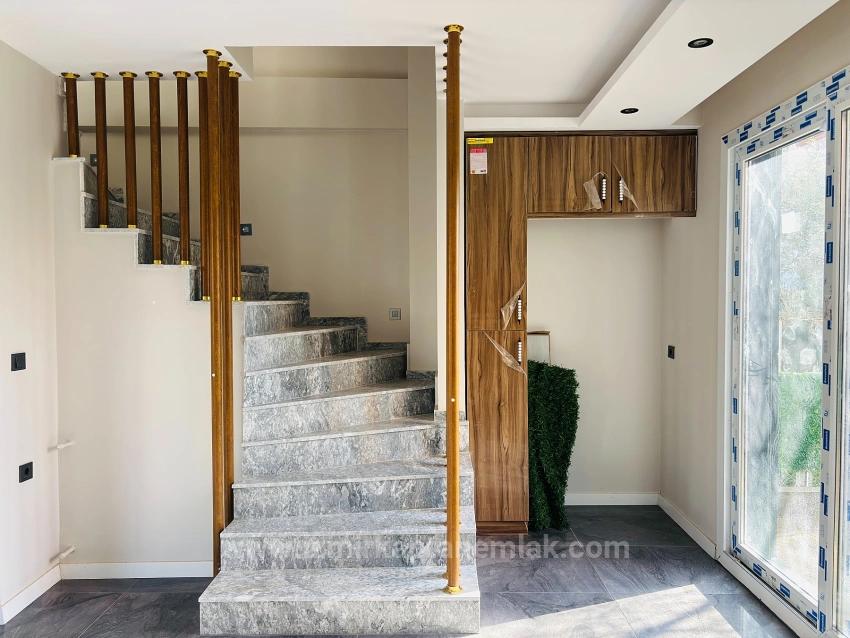 Seferihisar Payamlı Merkezde Müstakil Ferah Yapılı Satılık 3+1 Villa