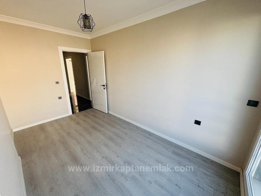 Seferihisar Payamlı Merkezde Müstakil Ferah Yapılı Satılık 3+1 Villa