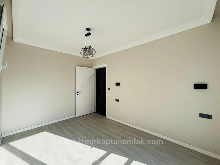 Seferihisar Payamlı Merkezde Müstakil Ferah Yapılı Satılık 3+1 Villa