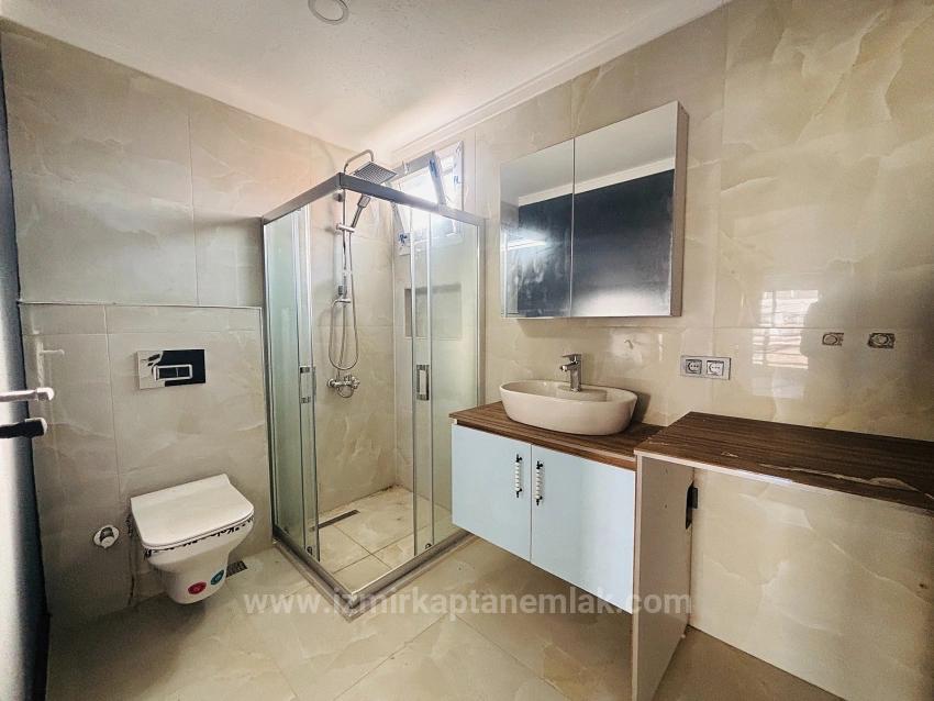 Seferihisar Payamlı Merkezde Müstakil Ferah Yapılı Satılık 3+1 Villa