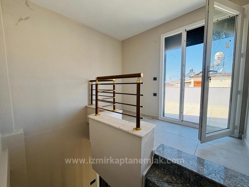 Seferihisar Payamlı Merkezde Müstakil Ferah Yapılı Satılık 3+1 Villa