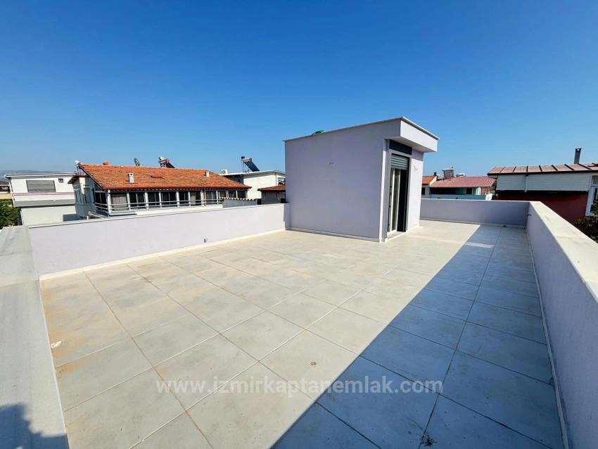 Seferihisar Payamlı Merkezde Müstakil Ferah Yapılı Satılık 3+1 Villa