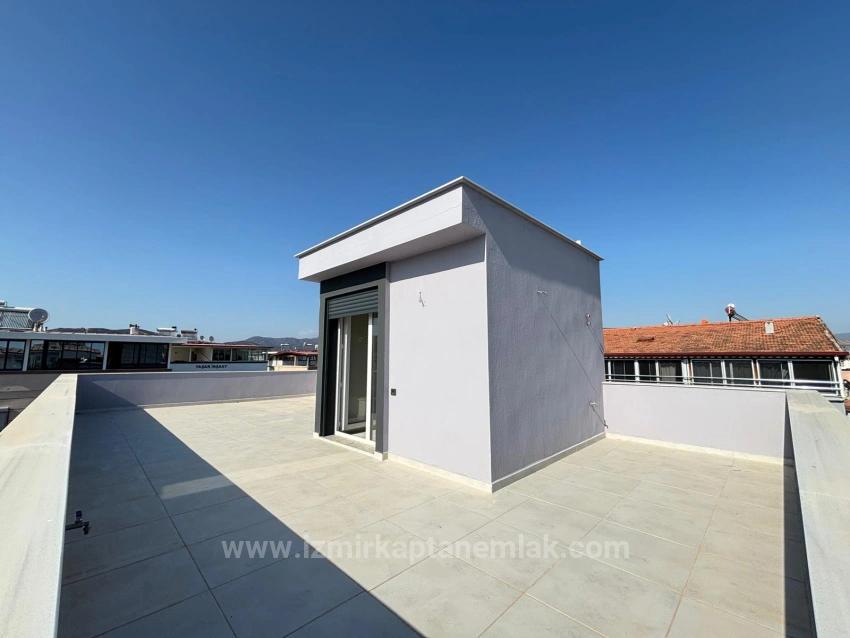 Seferihisar Payamlı Merkezde Müstakil Ferah Yapılı Satılık 3+1 Villa