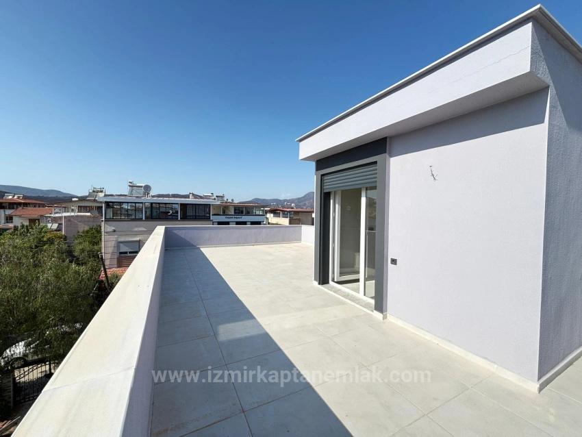 Seferihisar Payamlı Merkezde Müstakil Ferah Yapılı Satılık 3+1 Villa