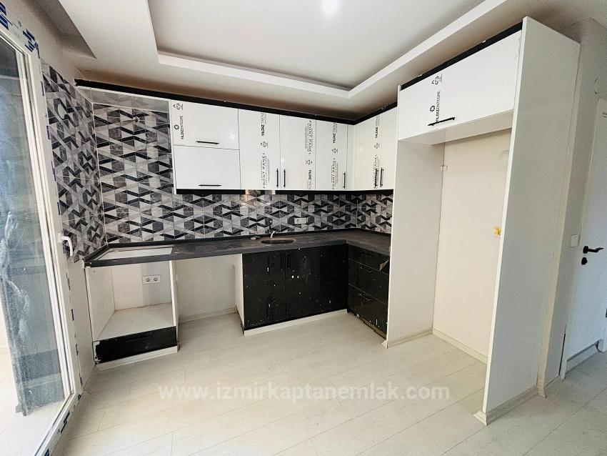 Seferihisar Payamlı'da Bahçeli Sıfır Yapı Satılık 2+1 Ruhsatlı Villa