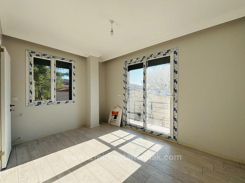 Seferihisar Payamlı'da Bahçeli Sıfır Yapı Satılık 2+1 Ruhsatlı Villa