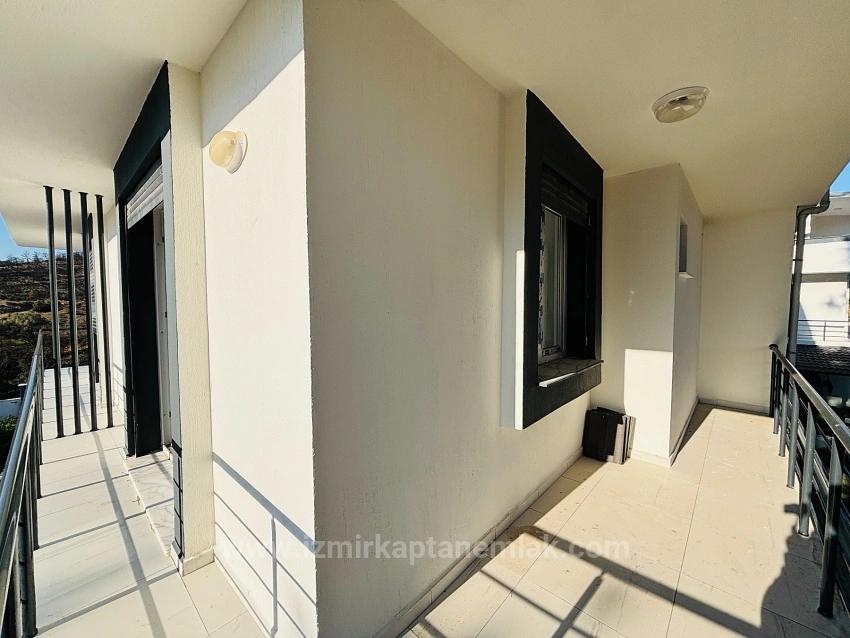 Seferihisar Payamlı'da Bahçeli Sıfır Yapı Satılık 2+1 Ruhsatlı Villa