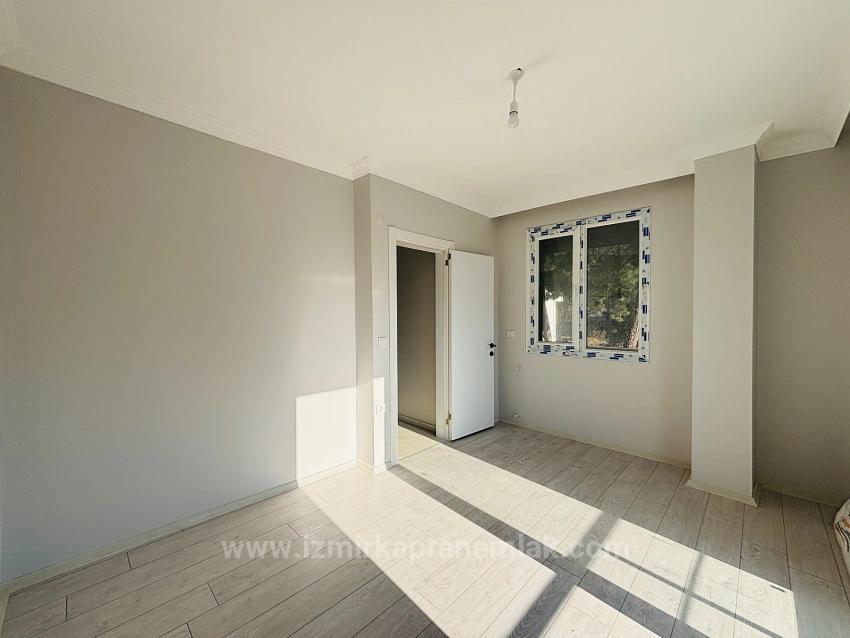 Seferihisar Payamlı'da Bahçeli Sıfır Yapı Satılık 2+1 Ruhsatlı Villa