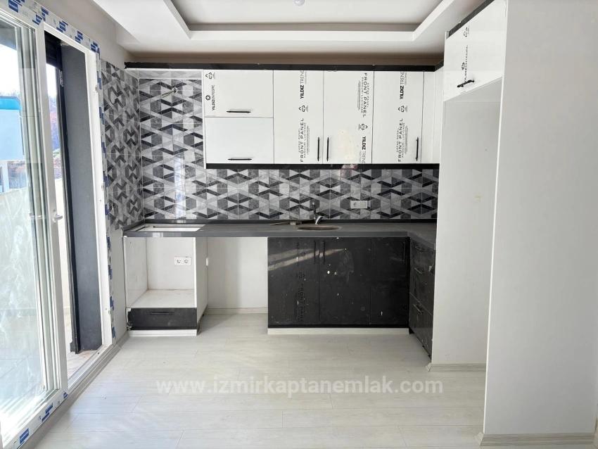 Seferihisar Payamlı'da Bahçeli Sıfır Yapı Satılık 2+1 Ruhsatlı Villa