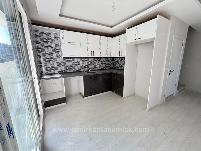 Seferihisar Payamlı'da Bahçeli Sıfır Yapı Satılık 2+1 Ruhsatlı Villa