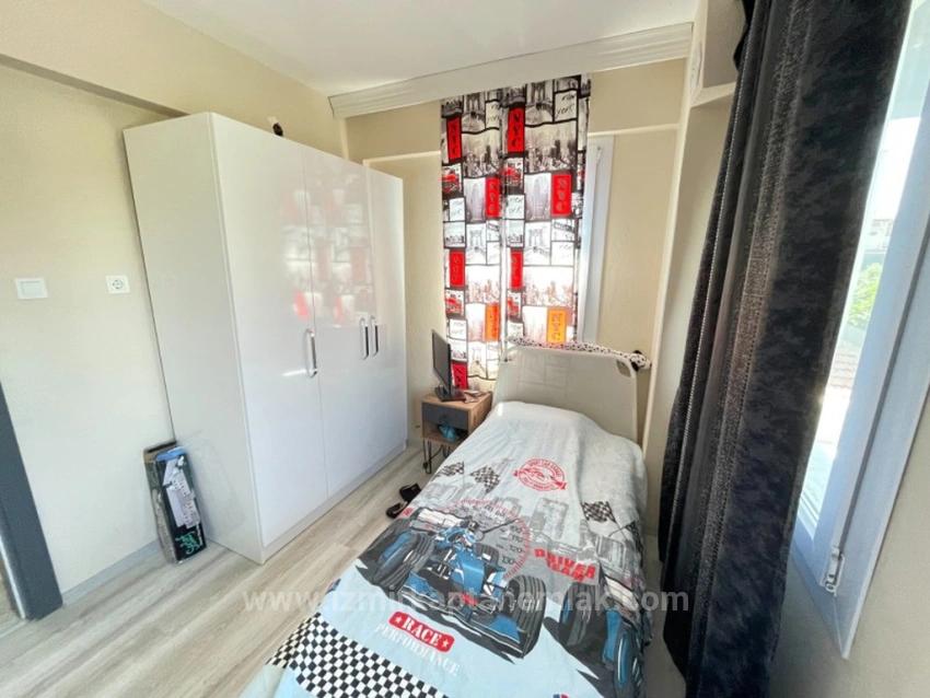 Seferihisar Doğanbey'de Otoparklı Geniş Bahçeli Ferah Satılık 3+1 Villa