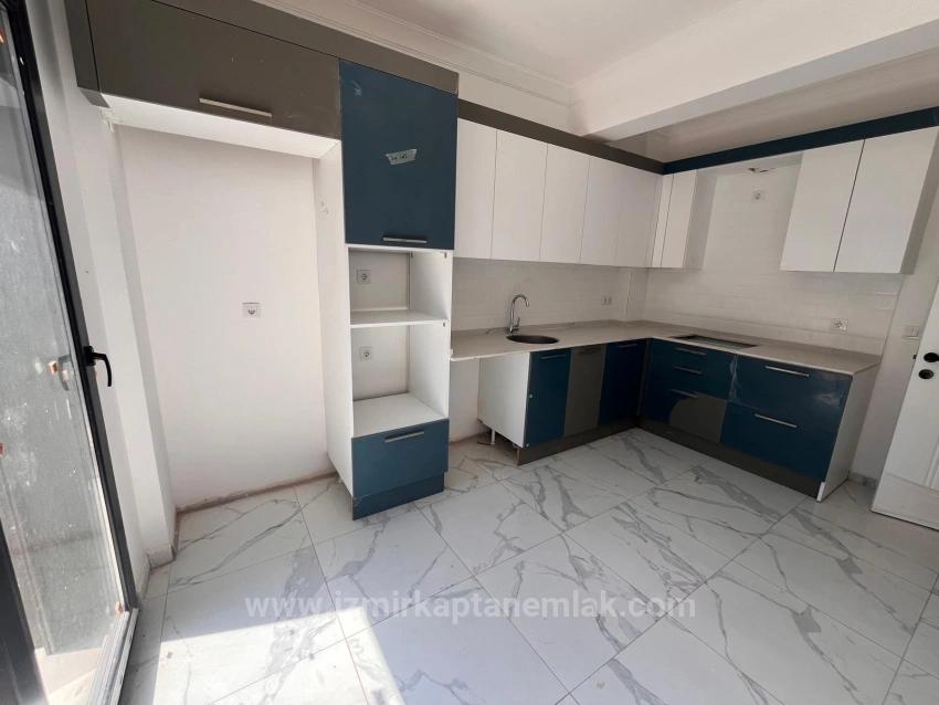 Seferihisar Kavakdere'de Geniş Bahçeli Sıfır Yapı 2+1 Satılık Villa