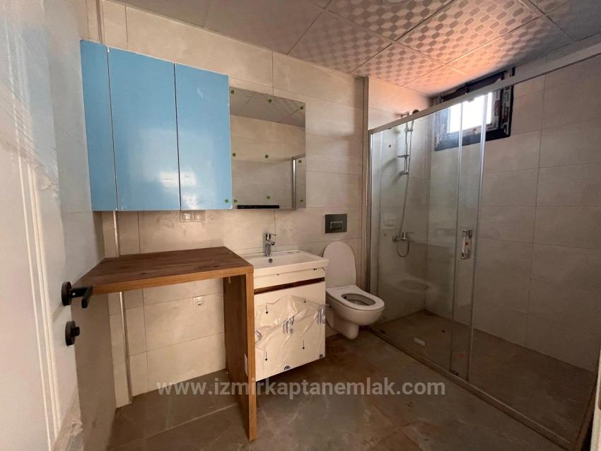 Seferihisar Kavakdere'de Geniş Bahçeli Sıfır Yapı 2+1 Satılık Villa