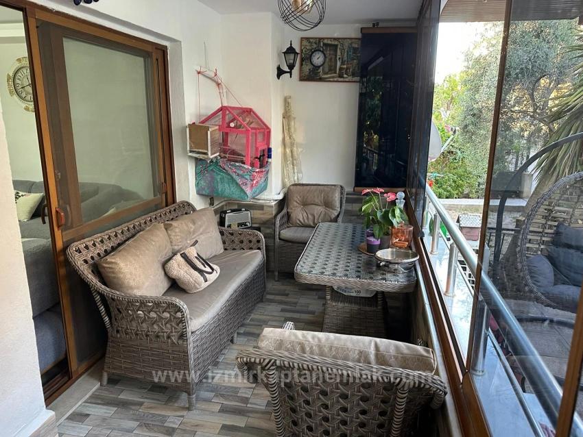 Seferihisar Ürkmez'de Bahçeli Plaja 300M 2+1 Satılık Daire