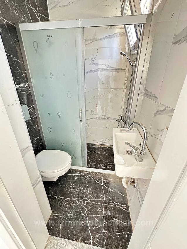 Seferihisar Cumhuriyet Mahallesinde Geniş Bahçeli Ferah Satılık 3+1 Villa