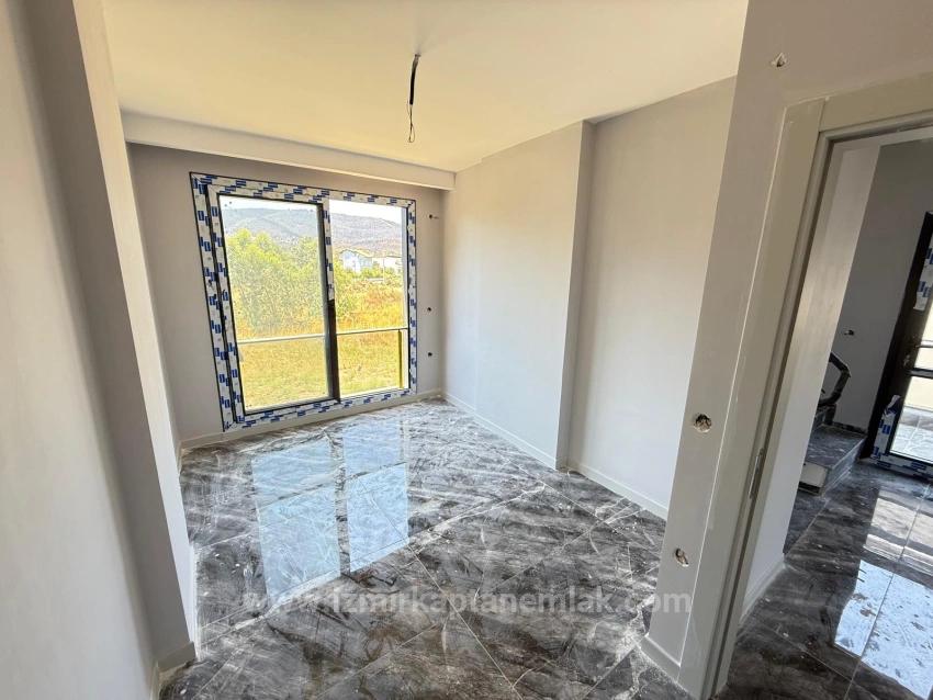 Seferihisar Doğanbey'de Bağımsız Müstakil Bahçeli Sıfır Satılık 2+1 Villa