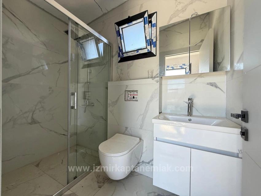 Seferihisar Doğanbey'de Bağımsız Müstakil Bahçeli Sıfır Satılık 2+1 Villa