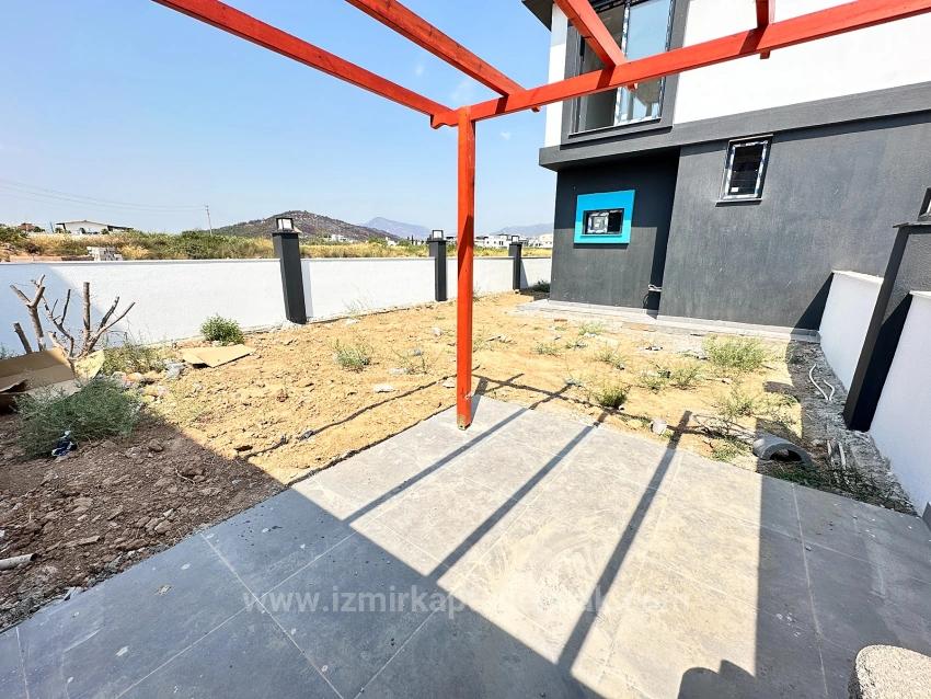 Seferihisar Cumhuriyet'de Geniş Bahçeli Sıfır Satılık 2+1 Villa