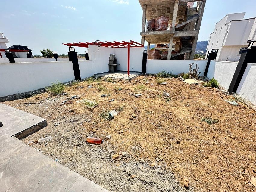 Seferihisar Cumhuriyet'de Geniş Bahçeli Sıfır Satılık 2+1 Villa