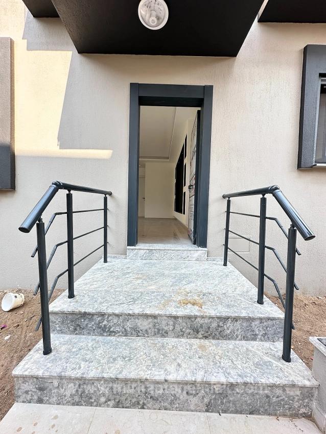 Seferihisar Doğanbey Merkezde Geniş Sıfır Satılık 5+1 Villa