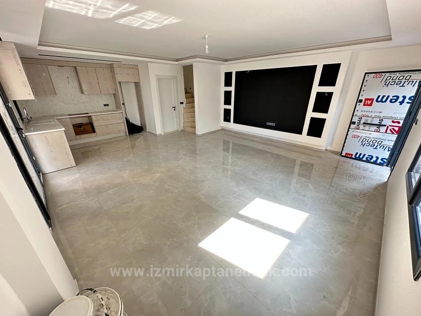 Seferihisar Doğanbey Merkezde Geniş Sıfır Satılık 5+1 Villa